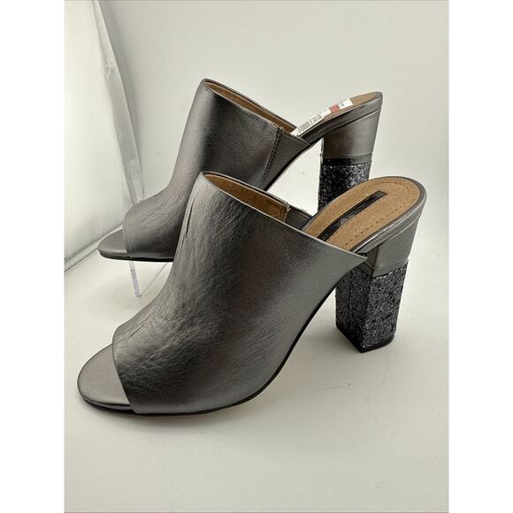 Tahari Melissa Women's Sz 5.5 M‎ Leather Mule Sandals Glitter Heel Gray NWOB - Picture 2 of 10